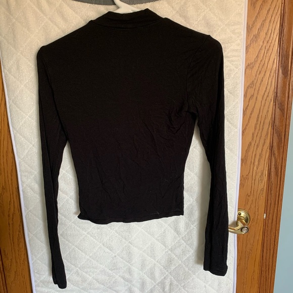 Garage Black long sleeved crop with v-neck & collar, size small - Picture 4 of 6